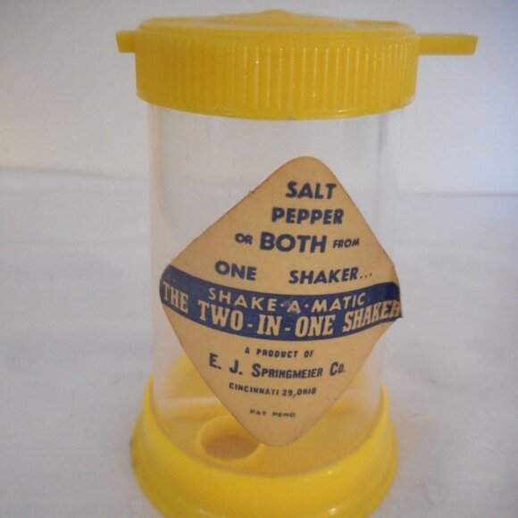 Vintage Other - Vintage Yellow Plastic all in one Salt & Pepper